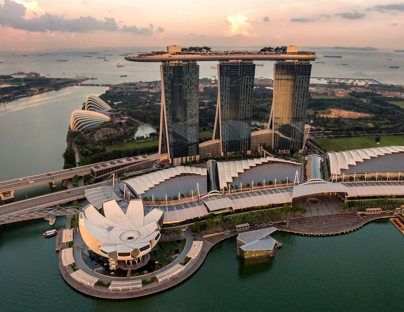 Singapore skyline at Marina Bay, where Echo Brief Pro advises companies based in the CBD